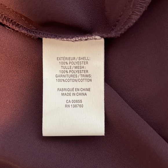 Plum colored polyester 3/4 sleeve blouse - Picture 6 of 6